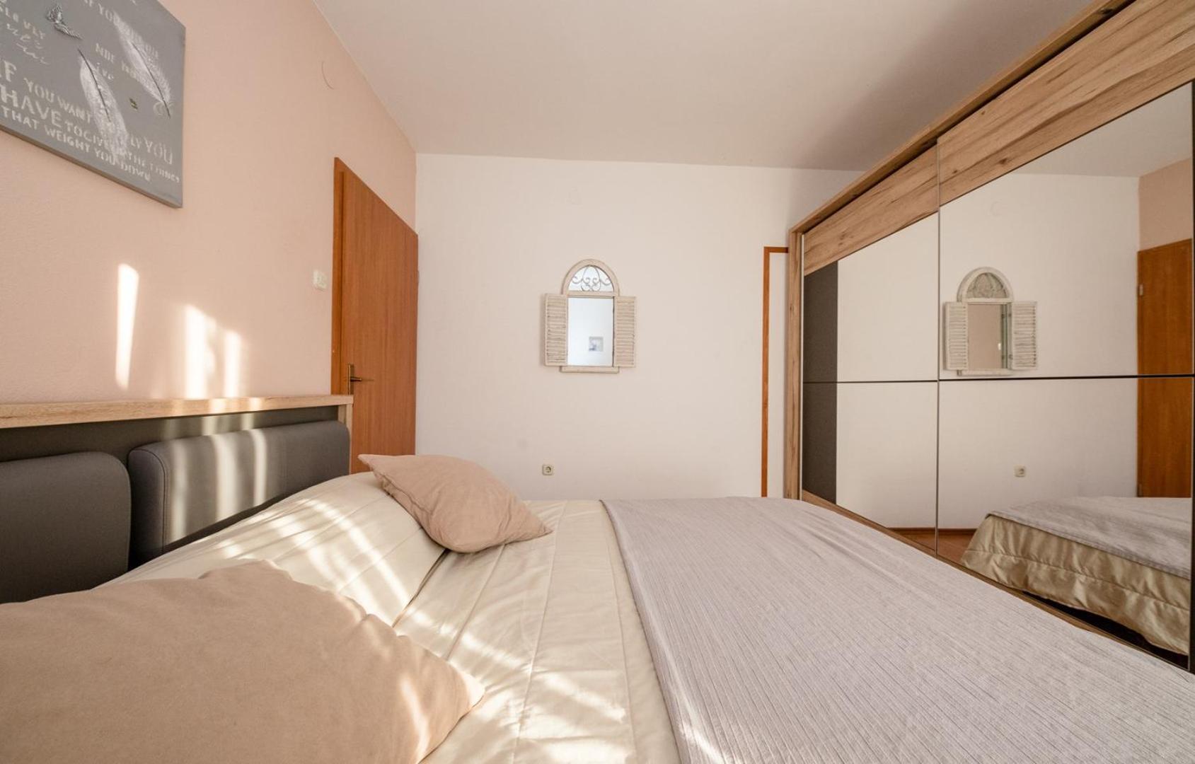 Apartments Vladimir 2836 Palit Room photo